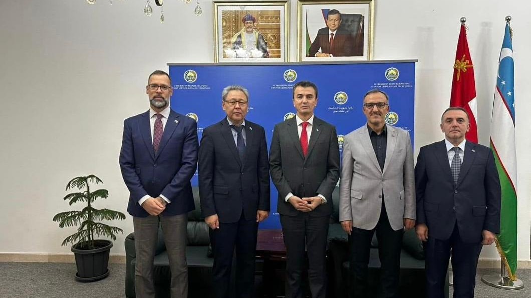 Embassy of Uzbekistan in Oman hosted a meeting of ambassadors from Turkic-speaking countries, accredited in Sultanate of Oman - Azerbaijan, Kazakhstan Turkey and Hungary - to celebrate the recognition of December 15th as World Turkic Languages Family Day, proclaimed at the 43rd session of the UNESCO General Assembly in Samarkand (Uzbekistan). Xeber basligi