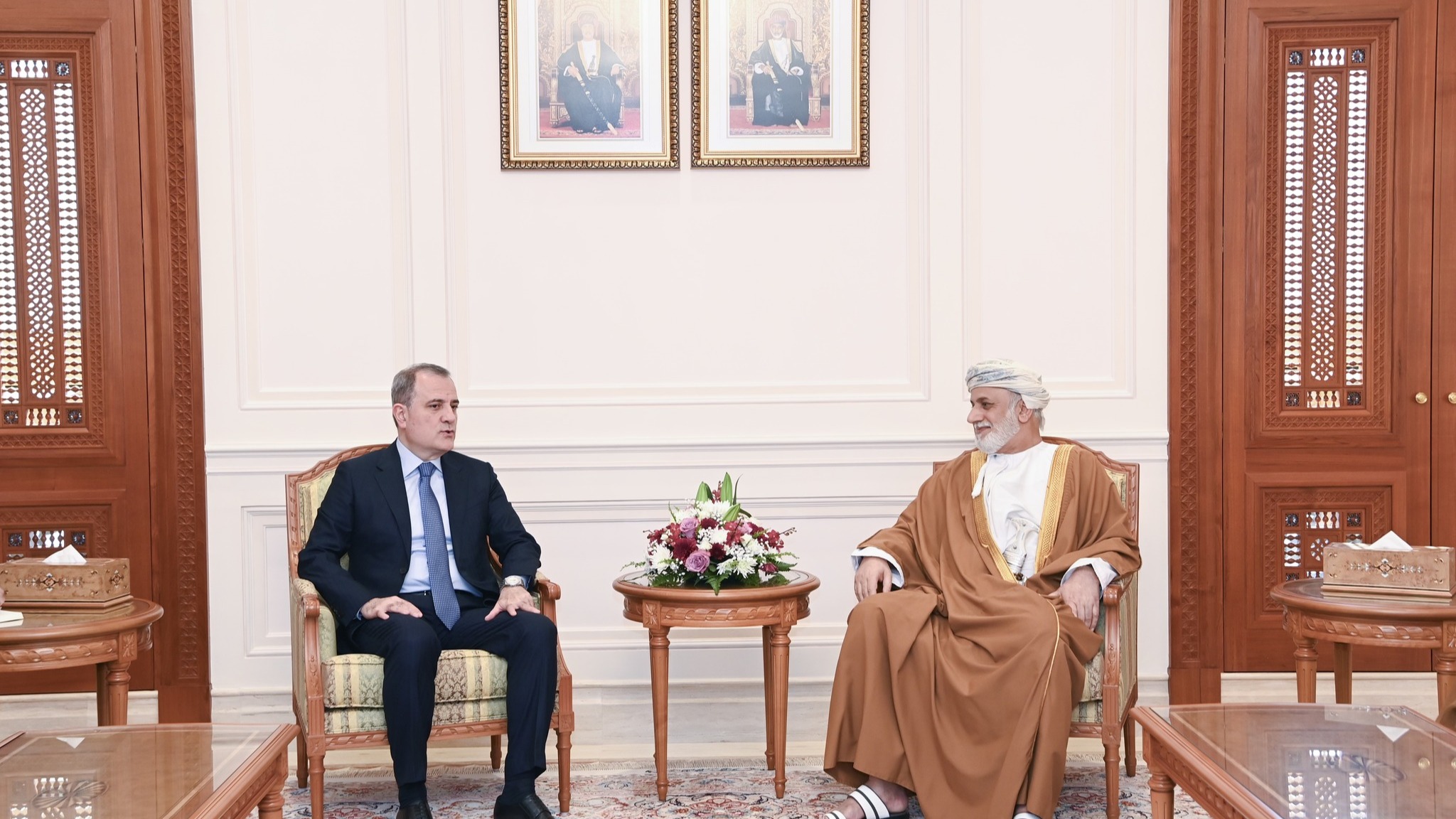 Minister of Foreign Affairs of the Republic of Azerbaijan, Jeyhun Bayramov, met with the Chairman of the State Council, Sheikh Abdulmalik Al-Khalili, in Muscat during his official visit to Oman. Xeber basligi