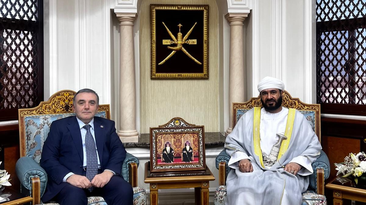 The Ambassador of the Republic of Azerbaijan to the Sultanate of Oman, Rəşad İsmayılov, met with the Minister of Endowments and Religious Affairs of the Sultanate of Oman, Dr Mohammed Said Al-Mamari. Xeber basligi
