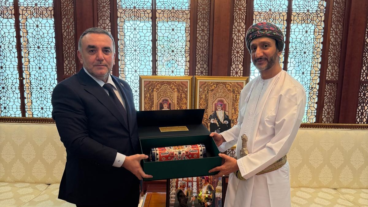 On April 23, 2026, the Ambassador of the Republic of Azerbaijan to the Sultanate of Oman, Rashad İsmayılov, held a meeting with H.E. Sayyid Saud Al Busaidi, Minister of Culture, Sports and Youth of Oman. Xeber basligi