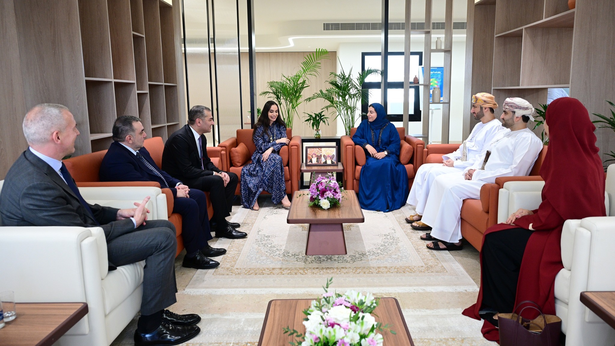 Leyla Aliyeva met in Muscat with Ms. Hayma Al Zari, Chairperson of the Small and Medium Enterprises Development Authority of Oman of the Sultanate of Oman. Xeber basligi
