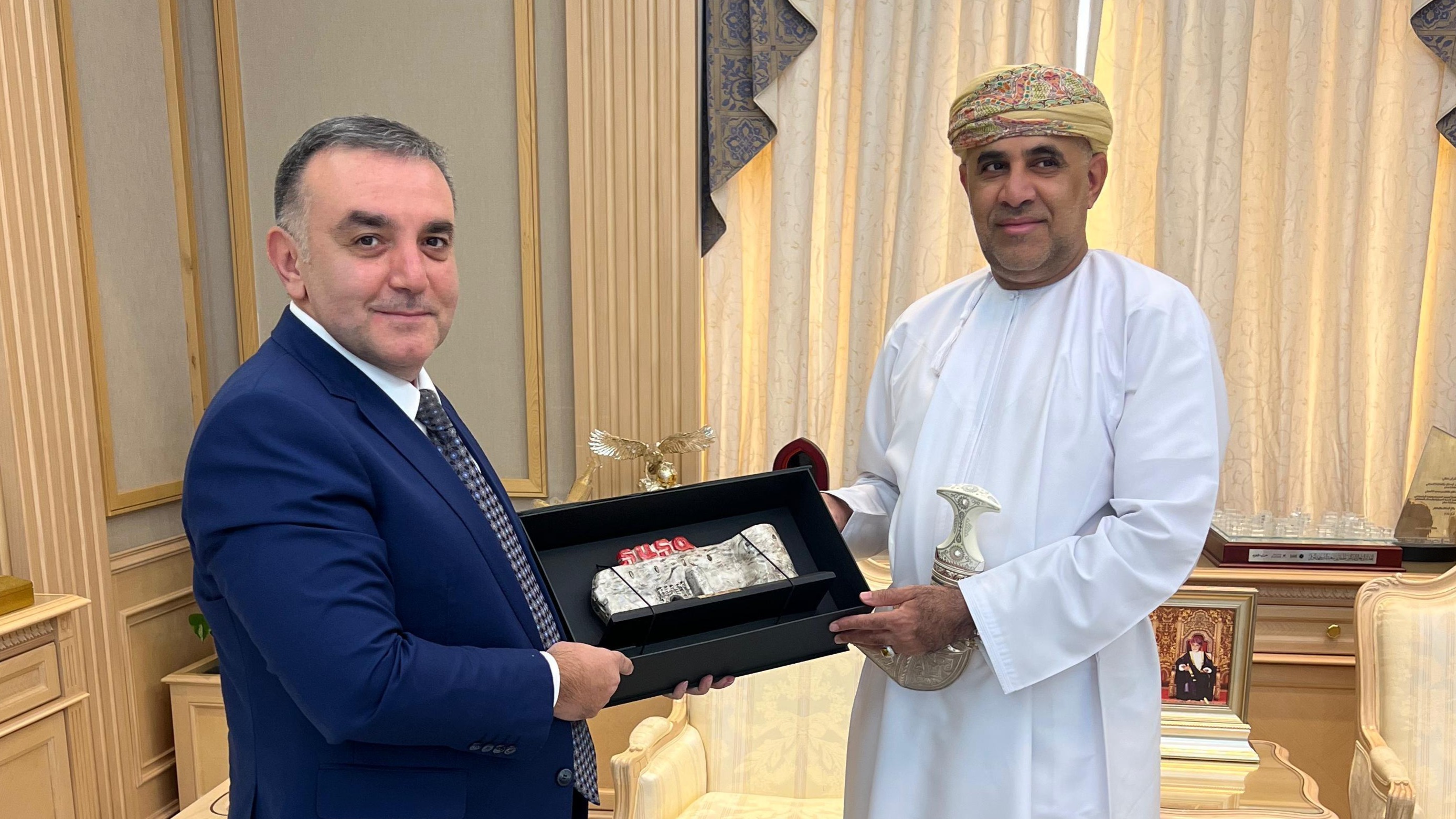 On September 15, 2025, the Ambassador of the Republic of Azerbaijan to the Sultanate of Oman, Mr. Rashad Ismayilov, held a meeting with H.E. Dr. Khalfan bin Saeed Al Shueili, Minister of Housing and Urban Planning of the Sultanate of Oman. Xeber basligi