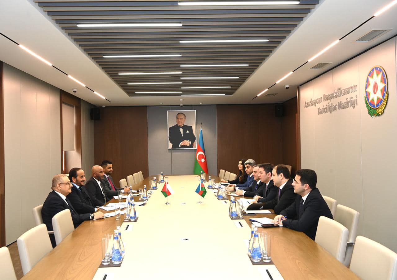 Azərbaycan Respublikası və Oman Sultanlığı Xarici İşlər Nazirlikləri arasında siyasi məsləhətləşmələrin növbəti — 6-cı raundu Bakıda keçirilib Xeber basligi