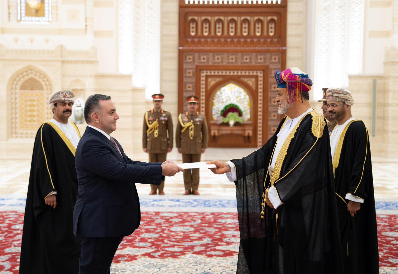 Azərbaycan səfiri etimadnaməsini Oman Sultanına təqdim edib Xeber basligi