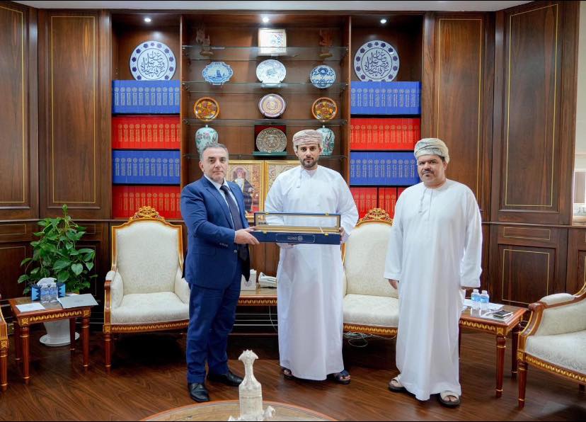 Azərbaycan Respublikasının Oman Sultanlığındakı səfiri, cənab Rəşad İsmayılov və Oman Sultanlığının Ticarət və Sənaye Palatasının İdarə Heyətinin sədri, Şeyx Faisal Bin Abdulla Al-Ravas arasında görüş keçirilib Xeber basligi